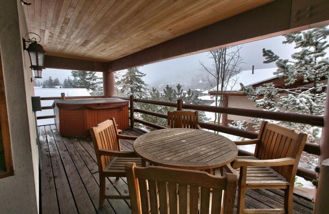 Luxury Three Bedroom Suite with Two Hot Tubs apartment hotel