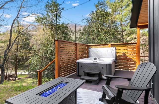 Luxury Tiny House Hideaway Near Downtown