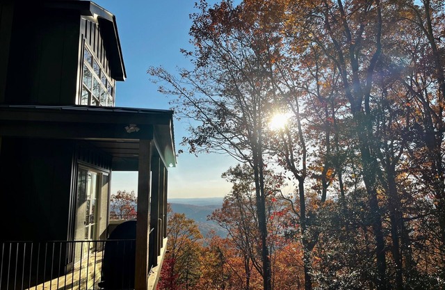 Luxury Tower Cabin / Near Wineries / Hiking / Amazing Long-Range Views