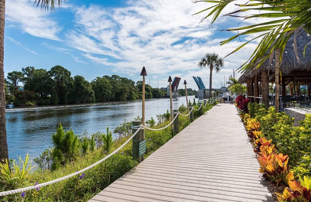 Luxury Townhome at Cape Crossing Marina