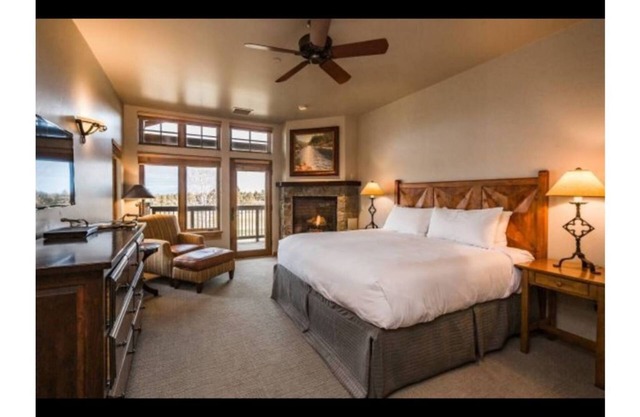 Luxury townhome at Juniper Preserve in Pronghorn Resort . 3 bedr,
