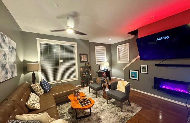 Luxury Townhouse~ Great Location