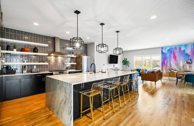 Luxury townhouse with a rooftop patio, central AC, & washer/dryer