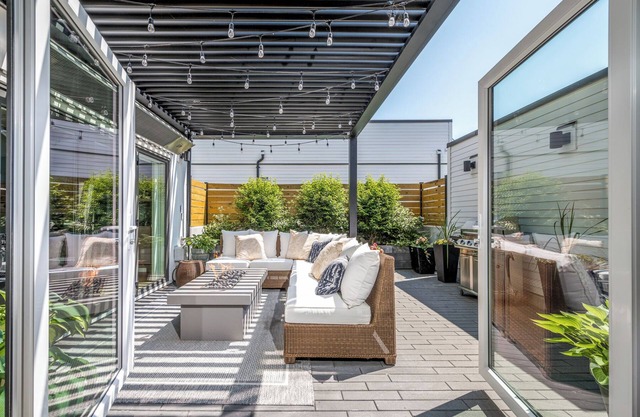 Luxury Tsawwassen Home. Close to Beach and ammenities.