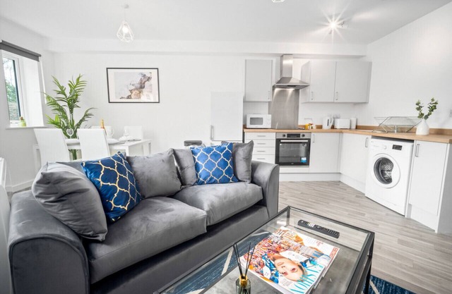 Luxury Two Bedroom Apartment - Parking - Smart TV
