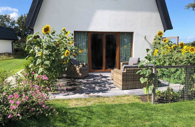 Luxury vacation home for 6 adults with sauna, sunshower, 3 bedrooms