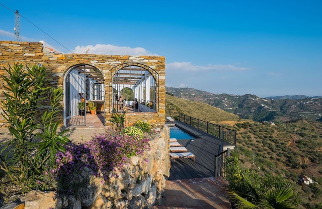 Villa de vacaciones muy lujosa para 8 personas con piscina privada, vistas al mar de Andalucía.