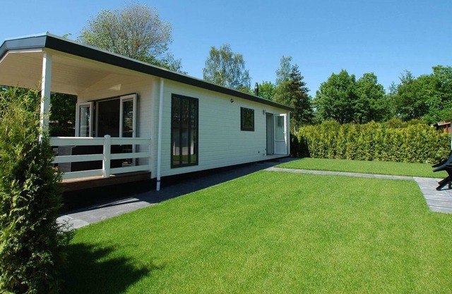 Luxury version of the standard lodge with veranda for 4 people