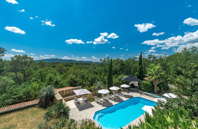 Villa con piscina, gimnasio, billar y mucho más!