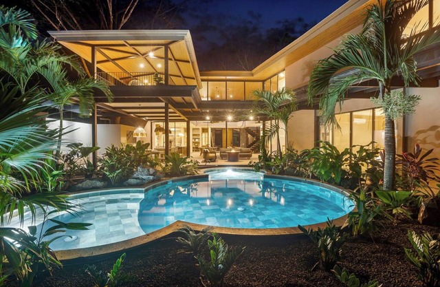 Luxury Villa - 3 Mins Golf Cart to Beach - Fully Staffed
