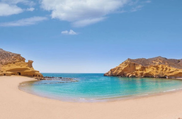 Villa de lujo de 5 estrellas con 6 dormitorios, 4 baños y piscina privada.