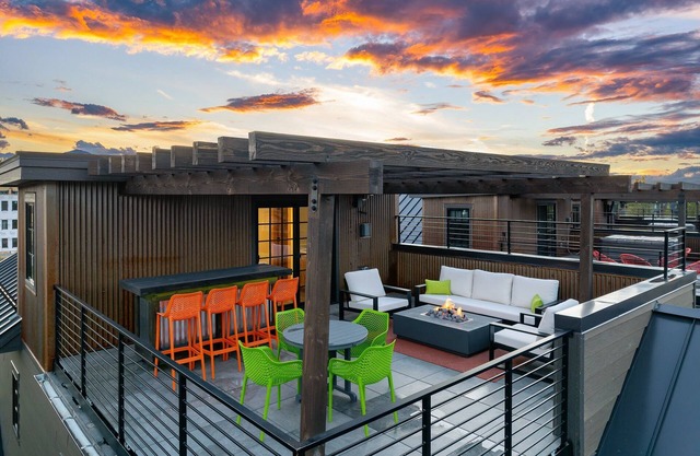 Luxury Villa 85 I Hot Tub I Rooftop Lounge I Great Views I Best Price I Discounted Attractions
