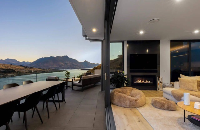 Luxury Villa | BBQ | Hot Tub | Free Parking | AC