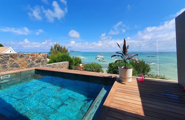 Luxury Villa Beachfront and Private Pool