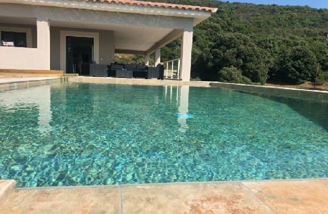 VILLA DE LUJO CON VISTAS AL MAR YA LA MONTAÑA 12/18 personas