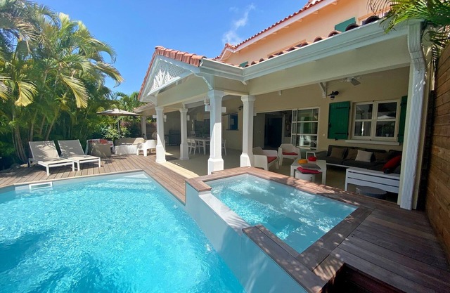 VILLA DE LUJO CHAMPAGNE 9 personas entre la laguna con su playa y el campo de golf