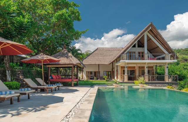 Villa de lujo cerca de Lovina con piscina y personal y vistas espectaculares.
