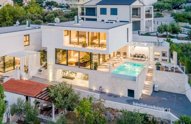 Complejo de villas de lujo "Pax & Vitae" con piscinas infinitas climatizadas, 20 camas