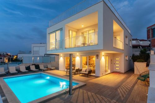 Luxury Villa Emily