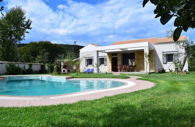 Luxury Villa Erotas w/ Pool & 3 Ensuite Bedrooms