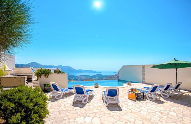 Luxury Villa Fig with heated infinity pool and Jacuzzi-near Dubrovnik