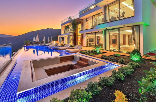 Luxury villa for 12, 18m infinity pool with fantastic views over Kalkan Bay