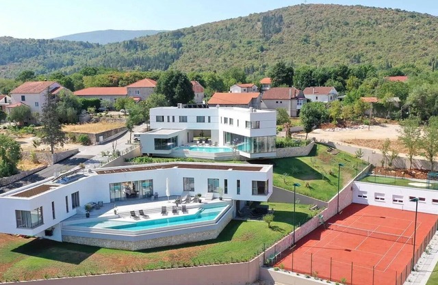 Villa de lujo Gealana con piscina privada, campo de tenis y golf, gimnasio y sauna en Zmijavci, Imotski