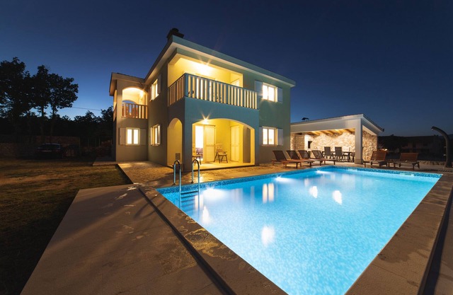Luxury Villa Green&Blue