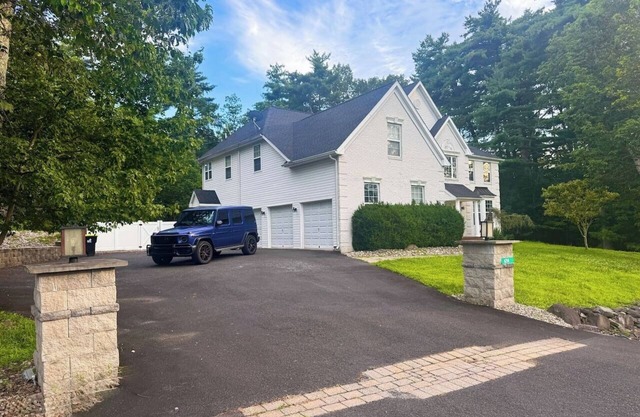 Hot Tub-Chef's Kitchen-King Suite-Game Room-Fenced Yard-Fire Pit-BBQ