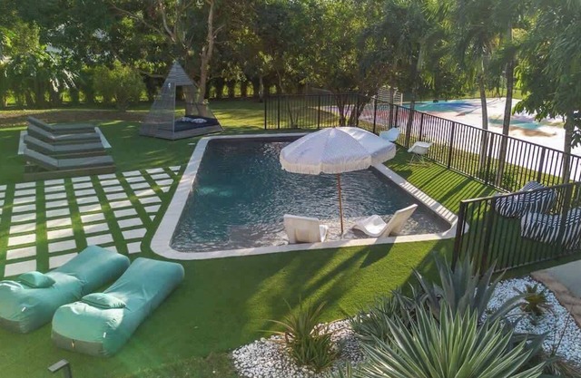 Luxury Villa Heated Pool +Pickleball/BKB/Soccer CT