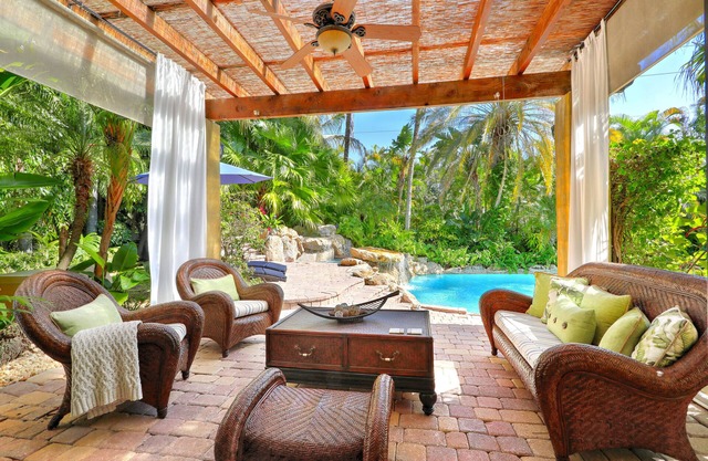 ¡Miami Boat Show esta semana! ¡Las mejores vacaciones en la increíble villa tropical de lujo!
