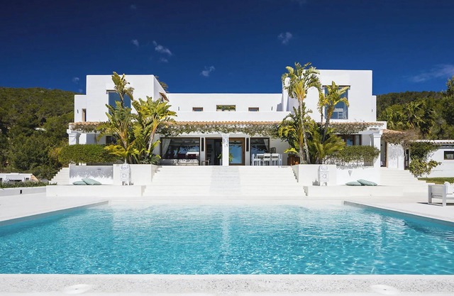 Villa de lujo en Ibiza con piscina, villa de vacaciones en Ibiza con piscina y vistas