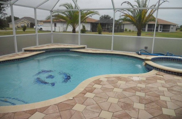 Piscina de lujo de agua salada y casa de spa, vida de lujo cerca de la aldea de Fisheman