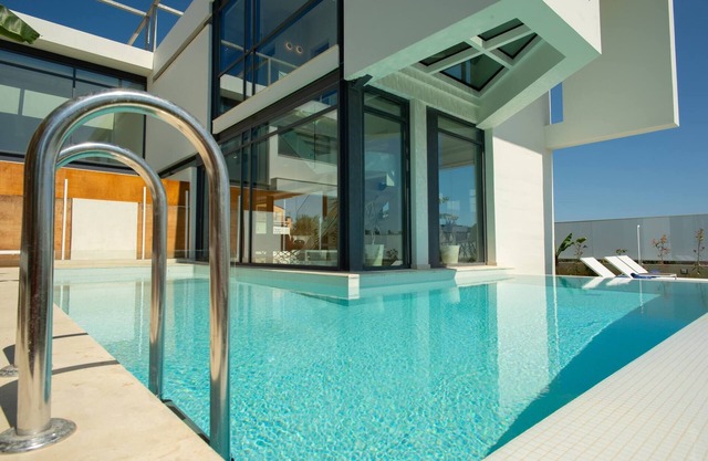 Luxury Villa Mirror - 200meters From The Beach!