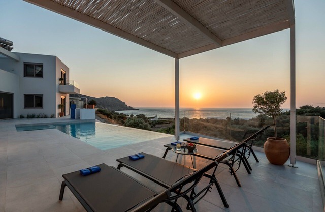 Luxury villa Oxygen in Sfinari with sunset views