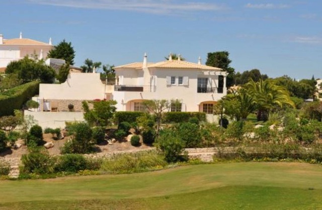 Villa de lujo con piscina privada, jardines y maravillosas vistas al mar