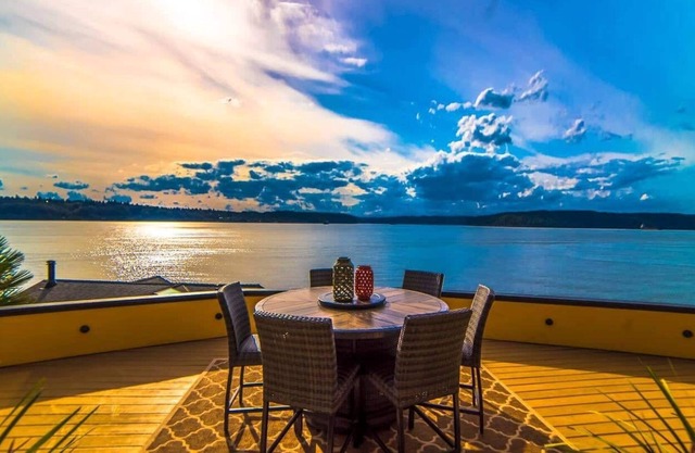 Luxury Villa ⭐️ Puget Sound Views 🌊 Chef’s Kitchen