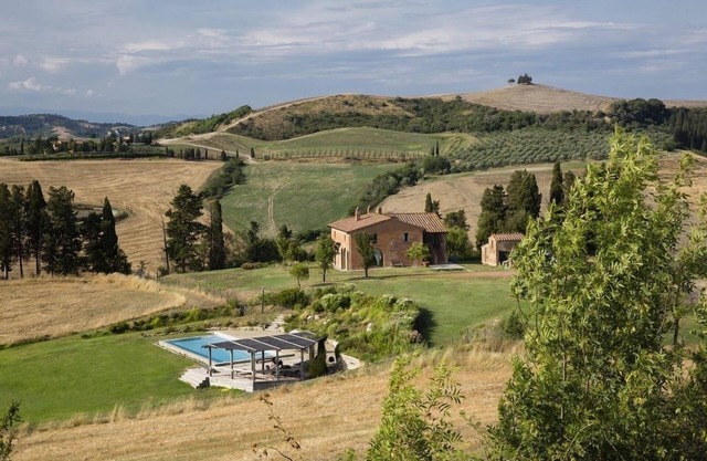 Luxury villa rental in Tuscany Italy for 6 people