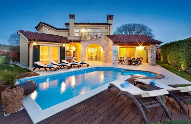 Luxury Villa S Domenica near Poreč with Pool, Wine Cellar and Billiard