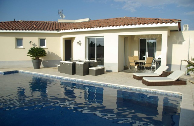 DE LUJO, PISCINA CLIMATIZADA SAFE. VILLA AMUEBLADO clasificado 4 estrellas NN