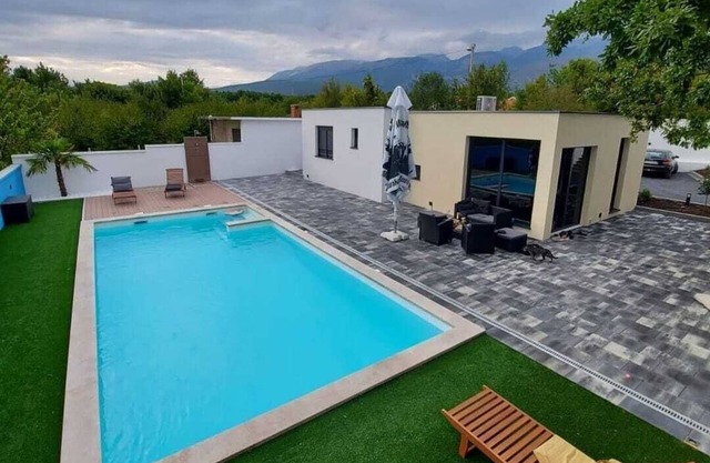 Luxury Villa Silent
