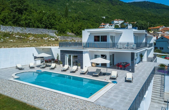 Luxury Villa Sunset Sailor with Pool