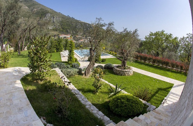 Villa de lujo Virginia con gran patio y piscina