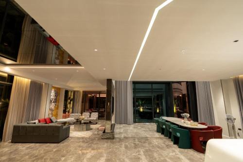 LUXURY VILLA WITH 6 BEDROOMs