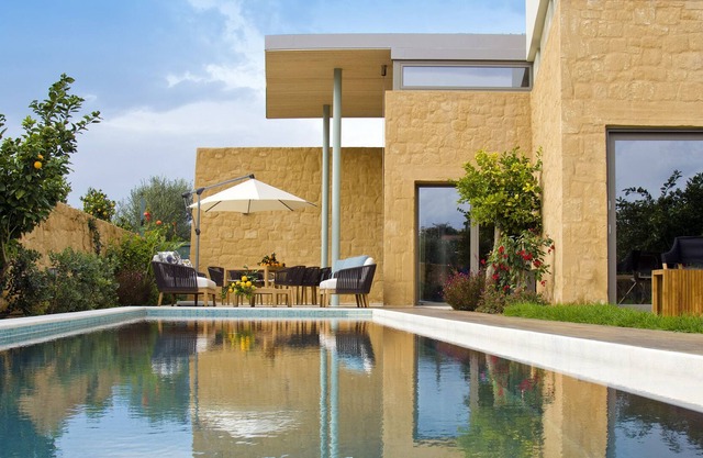 Luxury Villa with a private pool I Surrended by gardens