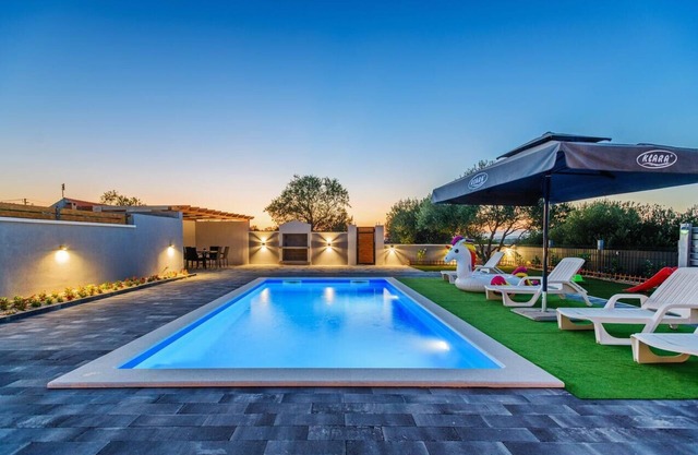 Luxury villa with a swimming pool Benkovac, Zagora (K-20927)