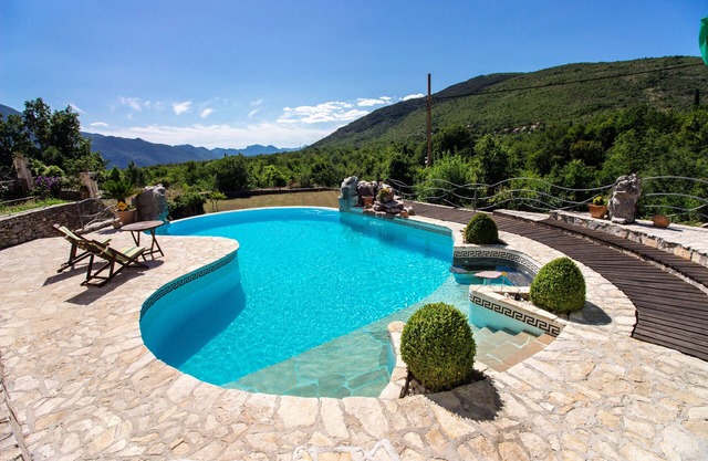 Villa de lujo con piscina Bajici, Zagora (K-11328)