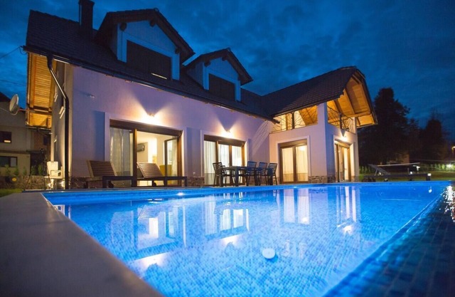 Luxury villa with a swimming pool Dujmić Selo, Gorski kotar (K-17441)