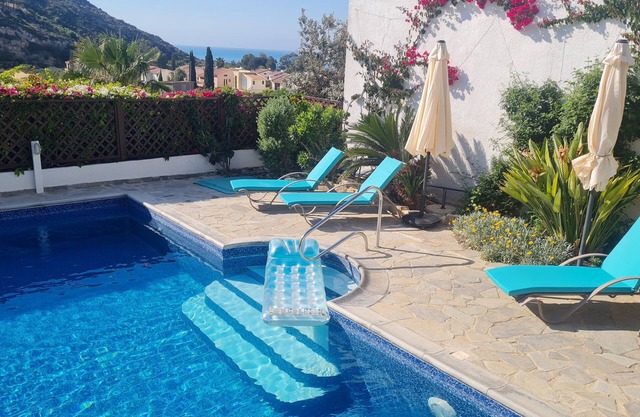 Villa de lujo con piscina privada y espectaculares vistas al mar