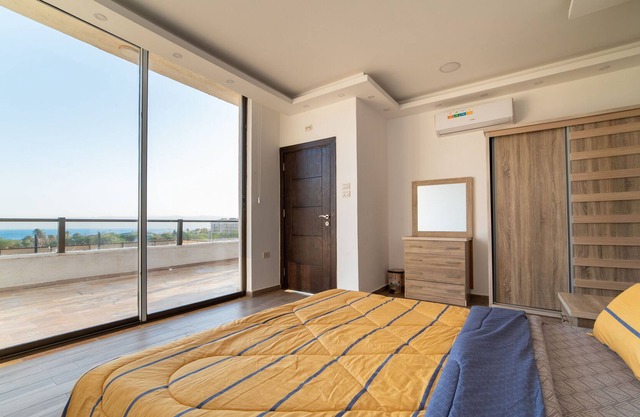 Luxury villa with direct view of the Dead Sea